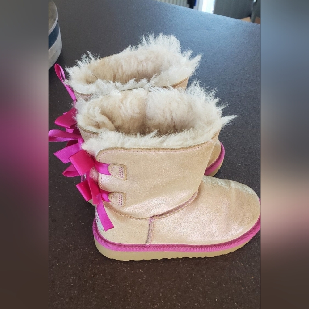 HTF Shimmer Bailey Bow Uggs